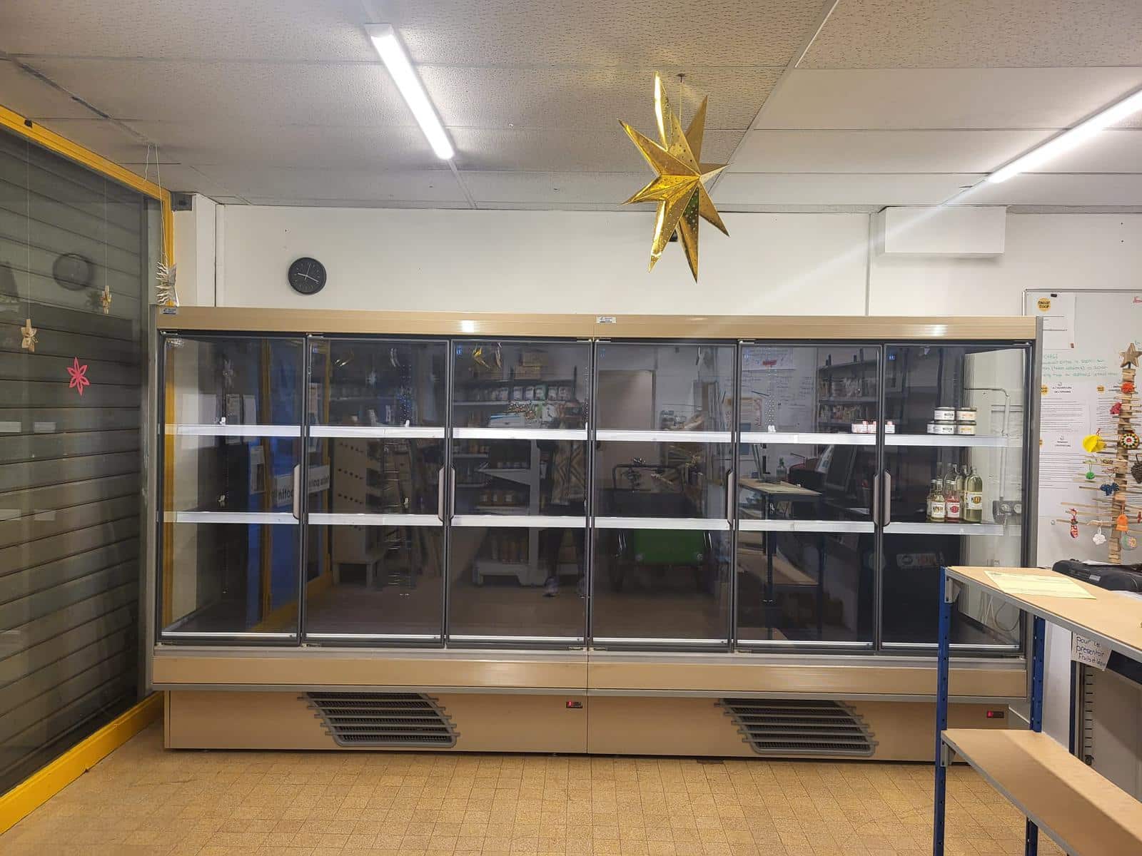 Réaménagement des locaux et vitrine réfrigérée