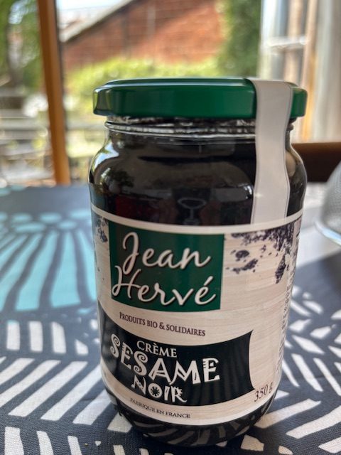 Que faire avec… de la crème de sésame noir ?