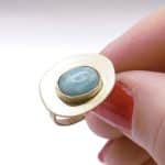 Bijoux oniriques en laiton brut, créés avec le cœur et les mains.